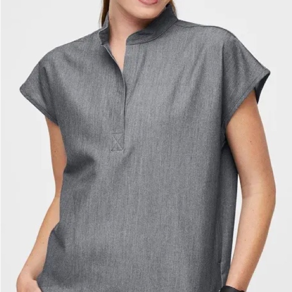 FIGS Rafaela Scrub Top & Zamora Jogger Pants